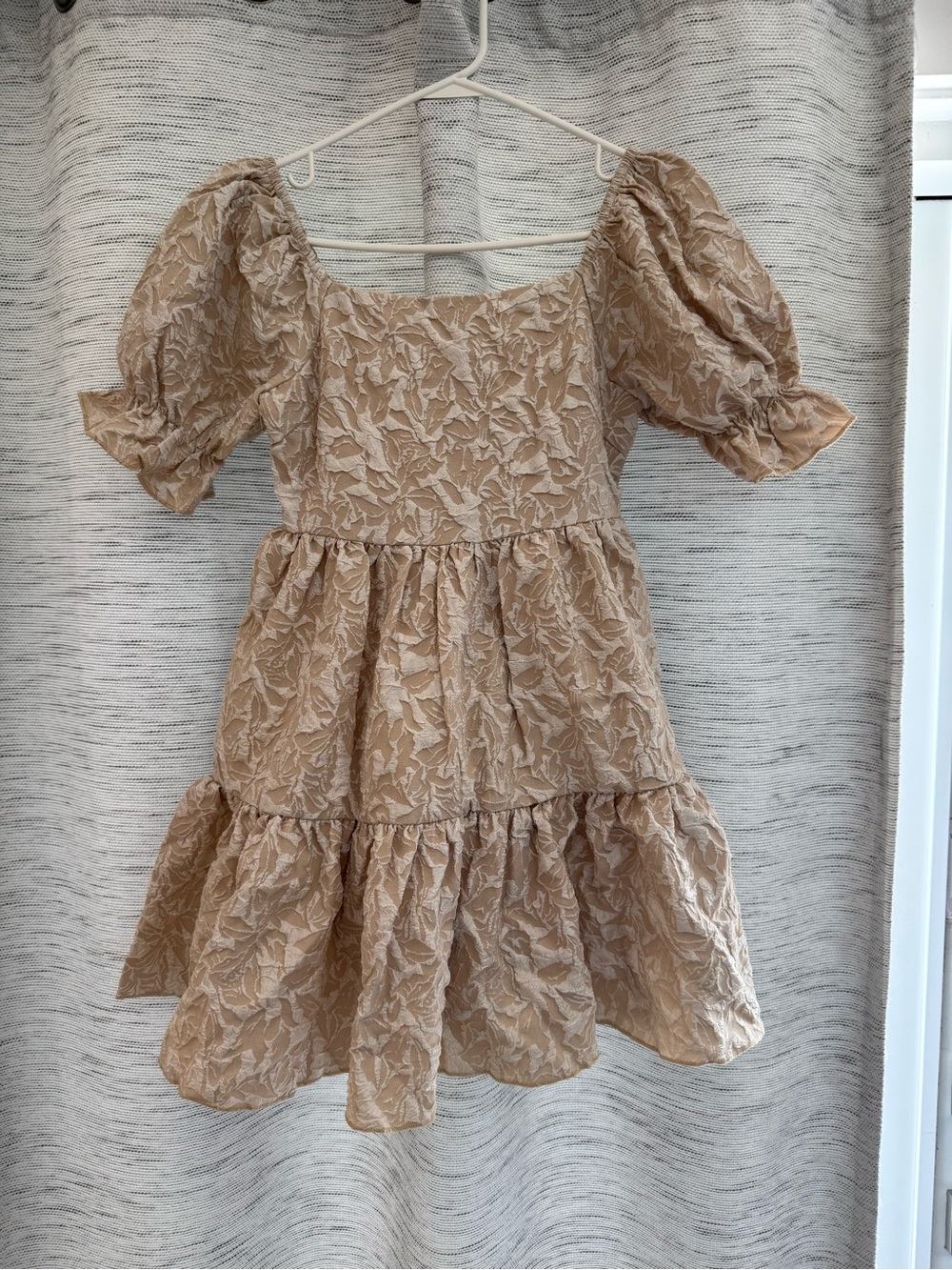 SHEIN Taupe Textured Puff Sleeve Tiered Dress for Girls